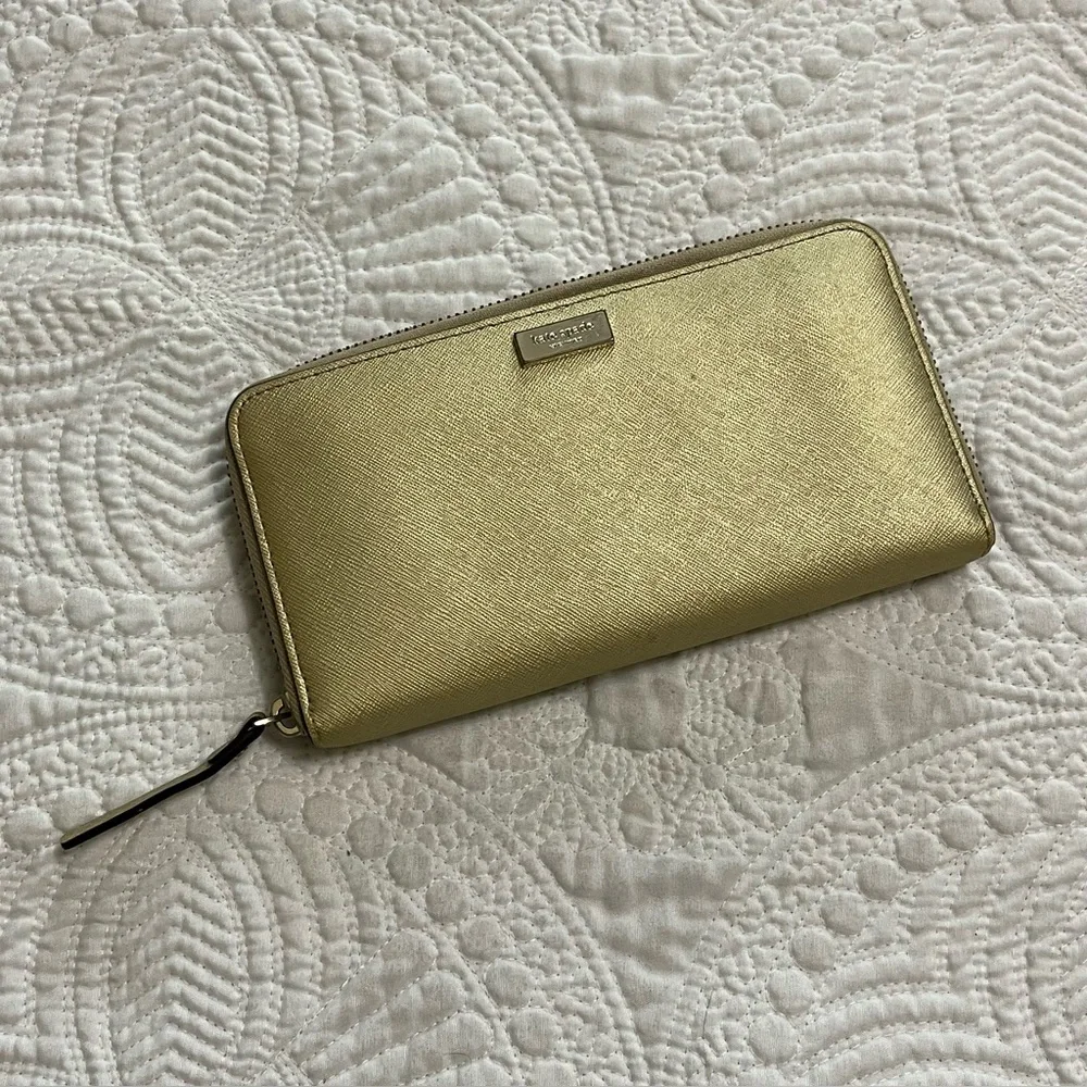 KATE SPADE Gold Zipper Wallet Rainbow White Stripe